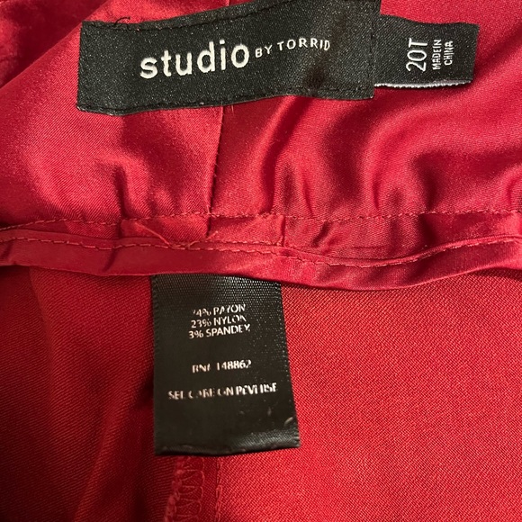 Red/Burgundy 20T Studio by Torrid pants - Picture 3 of 3